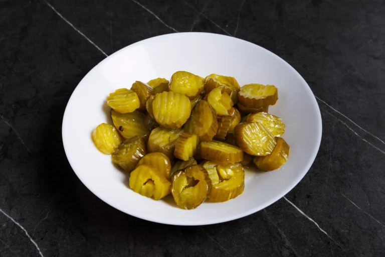 מלפפונים חמוצים חתוכים